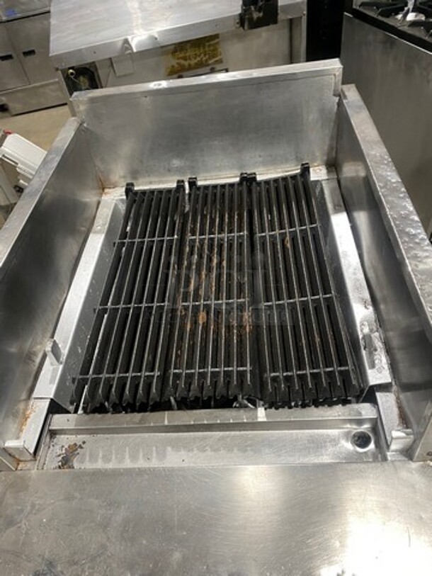 MagiKitch'n Commercial Natural Gas Powered Char Grill! With Back And Side Splashes! With Shelf Storage Space Underneath! All Stainless Steel! Model: FMRMB24 SN: 99119445 - Image 5 of 10