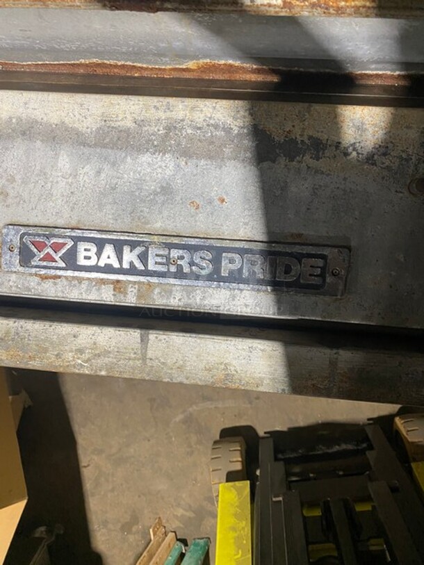 Bakers Pride Commercial Natural Gas Powered 8 pie Pizza/ Baking Oven! All Stainless Steel!  - Image 6 of 12