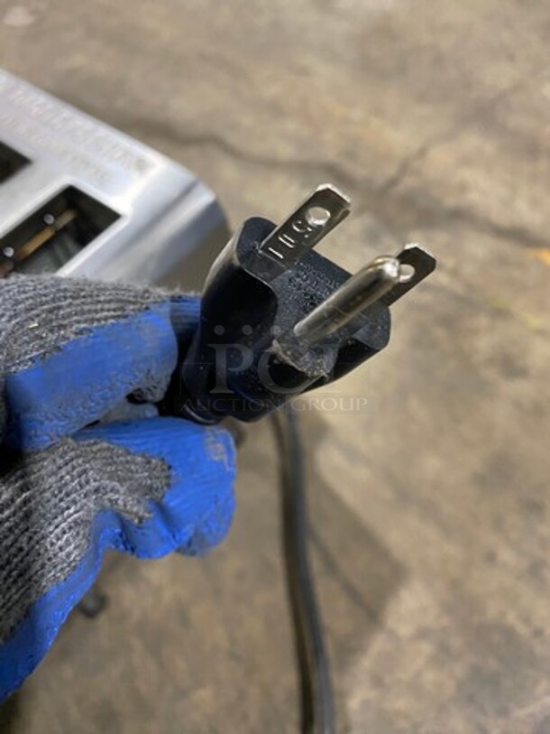 Waring Commercial Countertop 4 Slot Toaster! Model: WCT855 240V - Image 7 of 7