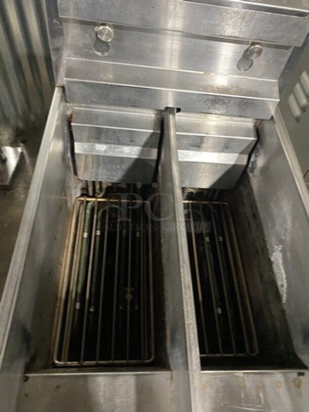 Pitco Commercial Electric Powered Split Bay Deep Fat Fryer! All Stainless Steel! On Legs! Model: SE14T SN: E10CD008548 208V 60HZ 3 Phase - Image 5 of 9