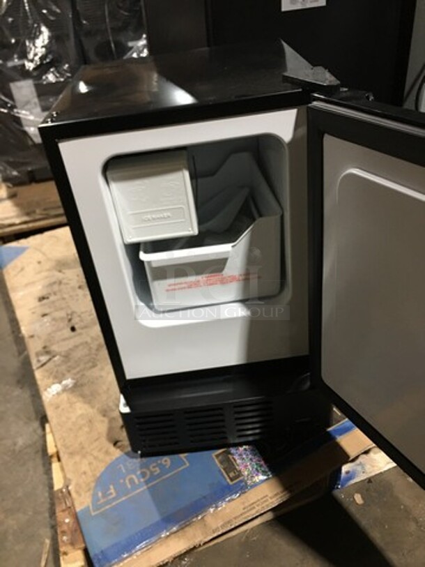 SCRATCH-N-DENT! Whynter Undercounter Built In Ice Maker! 12LB Ice Capacity! All Stainless Steel! Model: UIM155 115V - Image 6 of 9