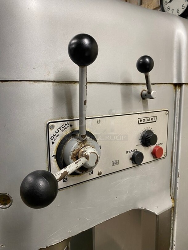 Hobart 80qt Commercial Floor Style Planetary Dough Mixer w/ Stainless Steel Mixing Bowl! Working When Removed! MODEL 8802 SN:11302489 200V   - Image 7 of 8