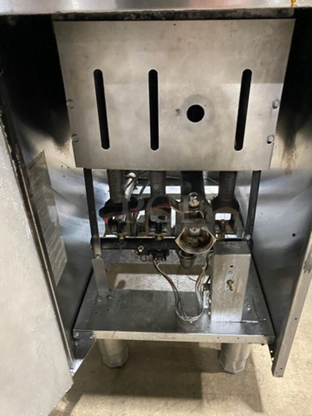 American Range Commercial Natural Gas Powered Deep Fat Fryer! With Backsplash! All Stainless Steel! On Legs! Model: AF50HE SN: 211020FO144 - Image 7 of 9