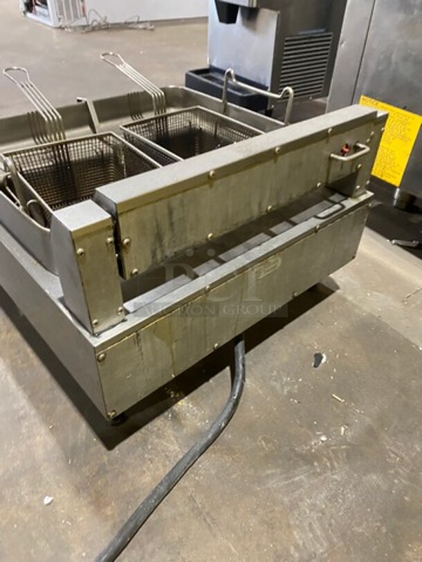 Commercial Countertop Electric Powered Deep Fat Fryer! With Metal Frying Baskets! All Stainless Steel! On Small Legs! - Image 4 of 8