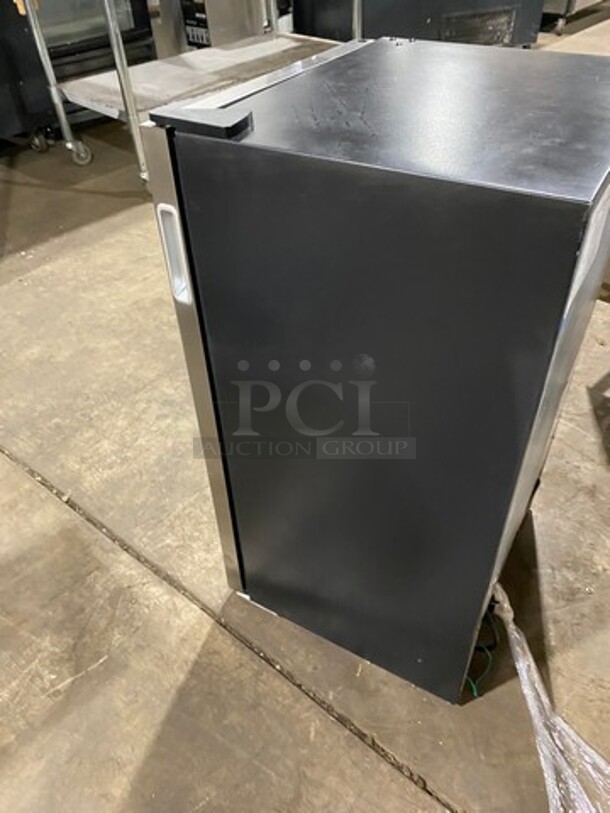Home Countertop/ Undercounter Mini Fridge! With View Through Door! With Racks! Model: HME030065N 115V - Image 4 of 7