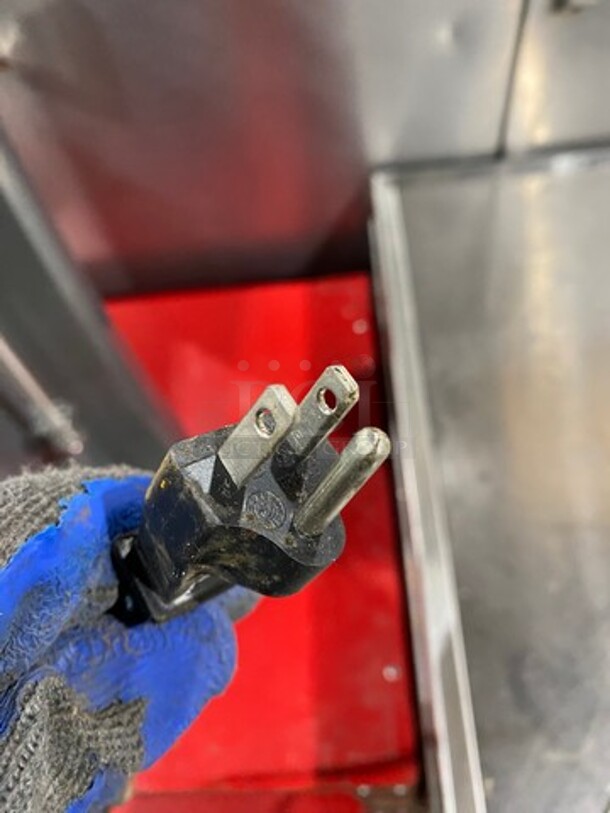 Hamilton Beach Commercial Countertop Professional 3 Spout Beverage/ Milkshake Mixer! Model: HMD400 SN: J4991L00289 120V - Image 8 of 8