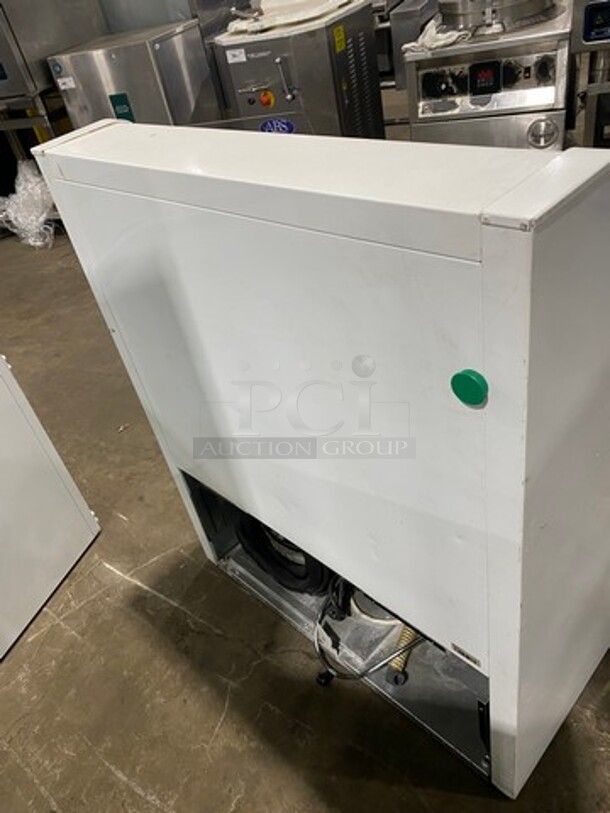 NICE! True Commercial Refrigerated Open Grab-N-Go Case Merchandiser! With Clear Poly Font And Sides! Stainless Steel Body! Model: THAC36 SN: 8789096 115V 60HZ 1 Phase - Image 4 of 7