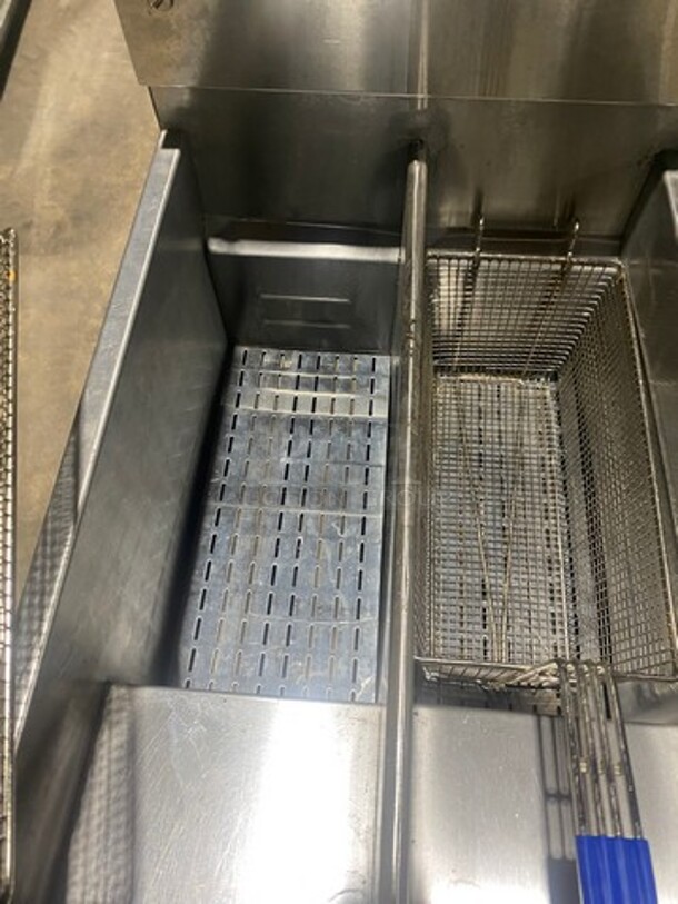 WOW! LATE MODEL! 2021 Sierra Commercial Natural Gas Powered Deep Fat Fryer! With 2 Metal Frying Baskets! With Backsplash! All Stainless Steel! On Casters! SN: 8102179082 - Image 9 of 10