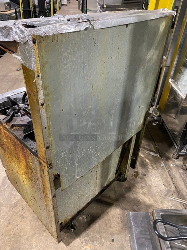 WOW! DCS Commercial Natural Gas Powered 6 Burner Stove! With Full Size Oven Underneath! With Backsplash & Overhead Salamander Shelf! All Stainless Steel! On Casters! WORKING WHEN REMOVED! - Image 4 of 9