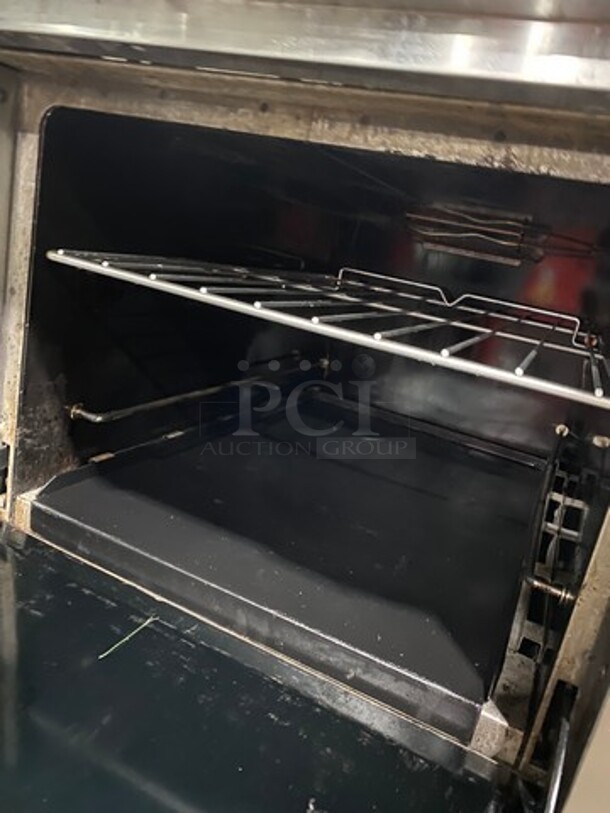 RARE FIND! ALL STAINLESS STEEL VULCAN Natural Gas Powered 36 " Flat Griddle With 2 Burner Hot Plate Combo! With 2 Ovens Underneath! On Commercial Casters With Raised Blacksplash and Salamander shelf!  - Image 7 of 9