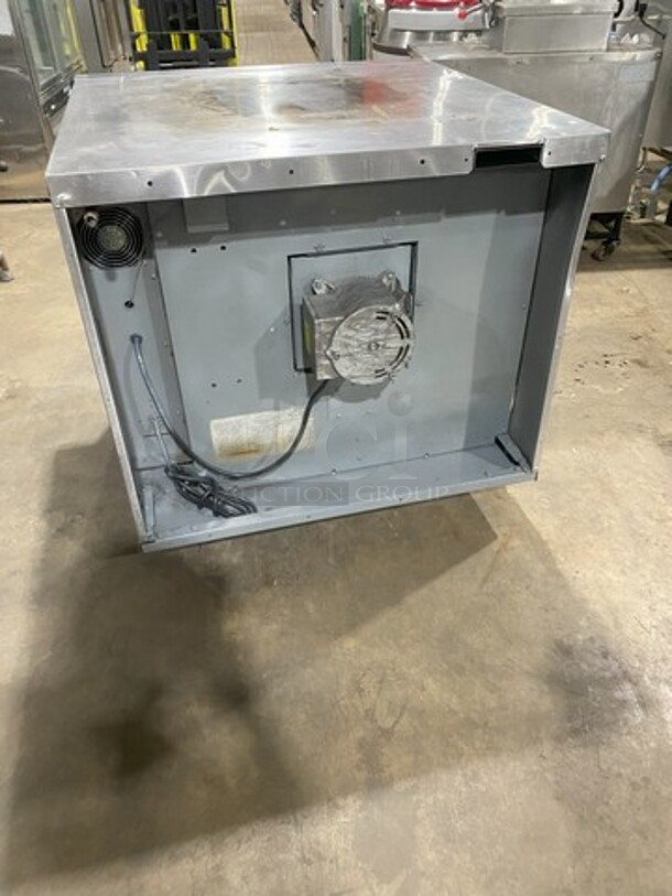 Great! Garland Master 200 Series Natural Gas Powered Single deck Convection Oven! With Legs! With Metal Racks! Model 200!  - Image 3 of 9