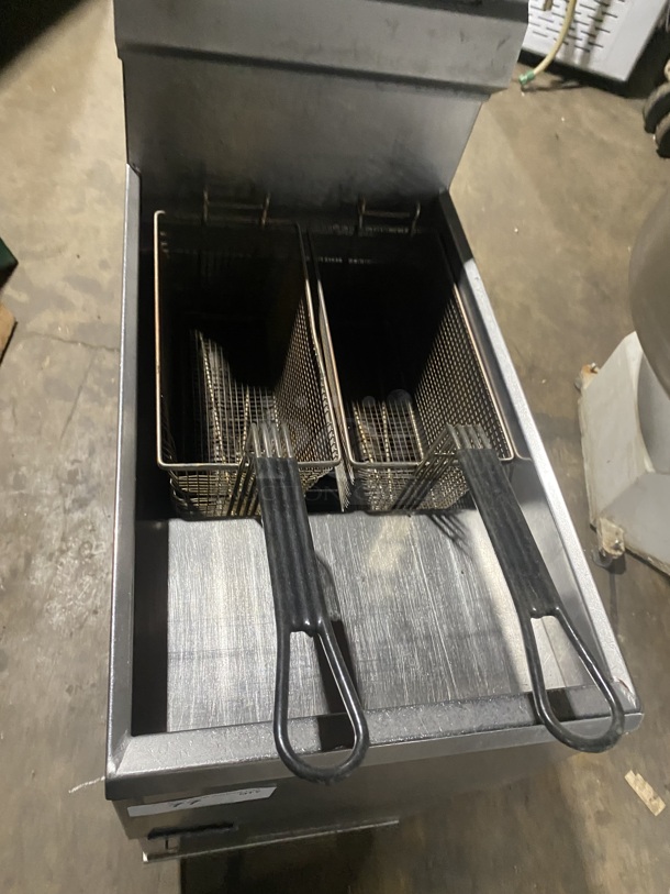 Pitco All Stainless Steel Natural Gas Powered Deep Fat Fryer! MOdel 35C Plus! With Baskets! On Legs!  - Image 5 of 9