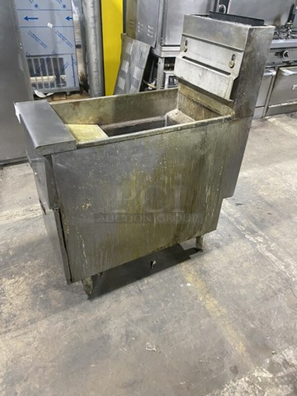 Pitco Natural Gas Powered Deep Fat Fryer! Quick Recovery! Model Sg14 Serial G11FC026436! All Stainless Steel! On Legs! Working When Removed!   - Image 2 of 9