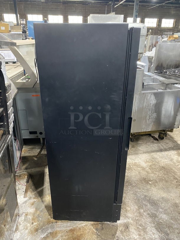 NICE! TRUE 1 Glass Door Refrigerator W/ Poly Coated Racks!  Model GDM-12-LD Serial 8674644 115V/60Hz/1 Phase - Image 3 of 8