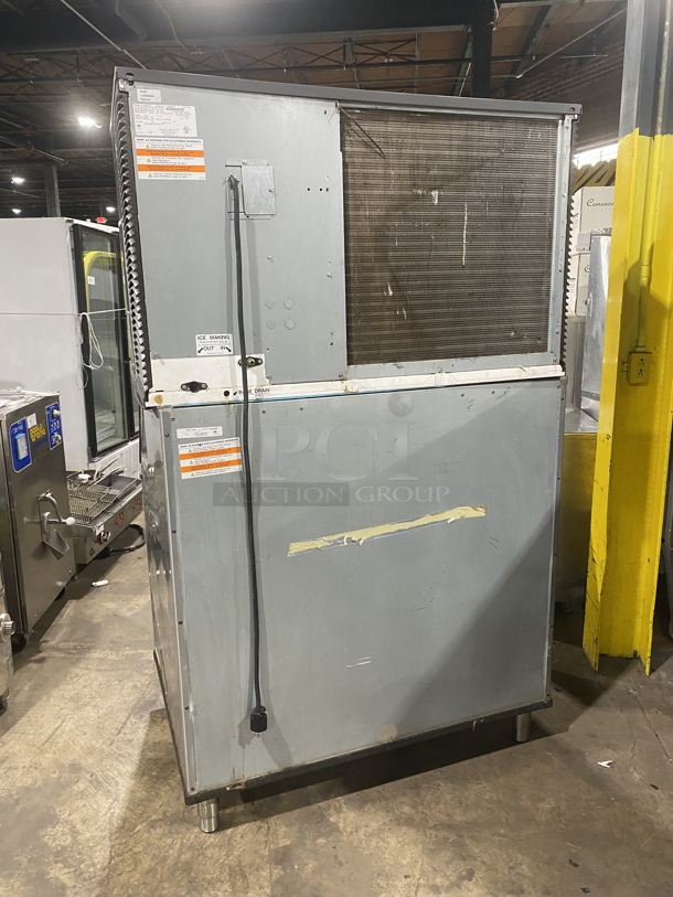 MANITOWOC Stainless Steel Ice Machine! On Legs! Model IYT1900A-261 Serial 1120464340 208-230V/60Hz/ 1 Phase - Image 3 of 10