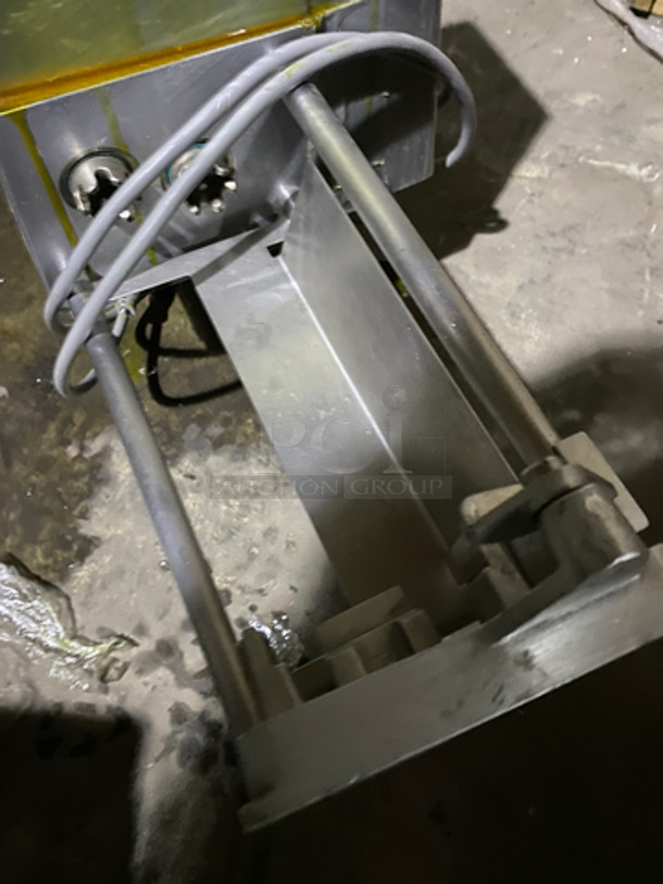 Hobart Commercial Countertop Meat Tenderizer Machine! Stainless Steel Body! Model: 403 SN: 311555971 115V 60HZ 1 Phase - Image 5 of 7