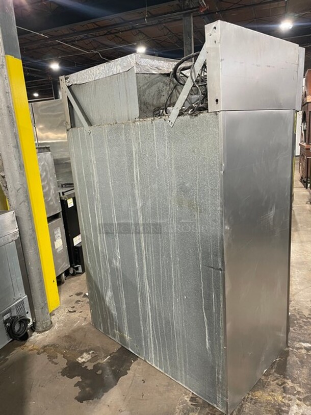 Victory Commercial 2 Door Refrigerator! With Left Side Built In Sheet Pan Racks! All Stainless Steel! With Poly Coated Racks! 115V 1 Phase! Model: VR-2 SN: M0392015! - Image 4 of 10