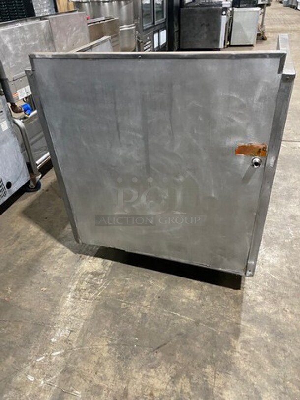 MagiKitch'n Commercial Natural Gas Powered Char Broiler Grill! With Back And Side Splashes! All Stainless Steel! On Legs! - Image 3 of 9