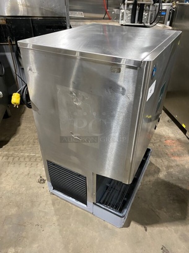 Hoshizaki Commercial Countertop Ice Maker/Dispenser And Water Dispenser! All Stainless Steel! Model: DCM500BAH SN: F06587B 115/120V 60HZ 1 Phase - Image 2 of 9