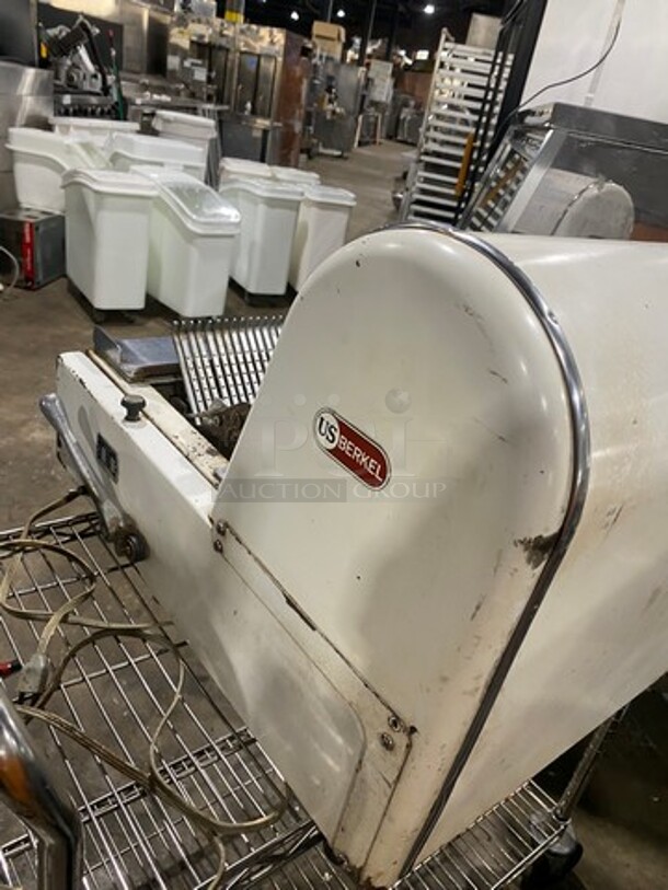 Berkel Commercial Countertop Bread Loaf Slicer! WORKING WHEN REMOVED! Model: MB7/16 SN: 508MB491 115V 60HZ 1 Phase - Image 3 of 8