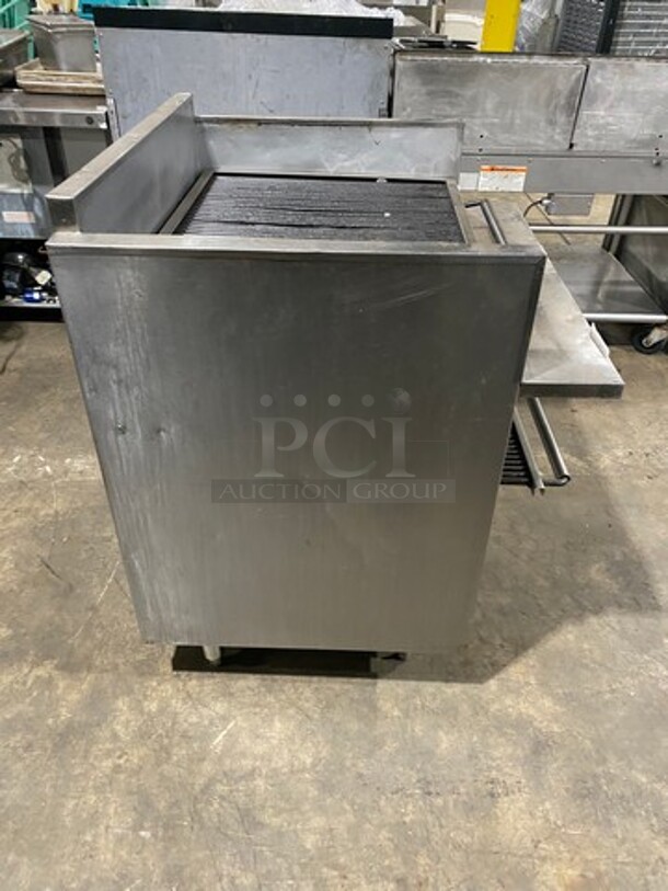 MagiKitch'n Commercial Natural Gas Powered Char Broiler Grill! With Back And Side Splashes! All Stainless Steel! On Legs! - Image 4 of 9