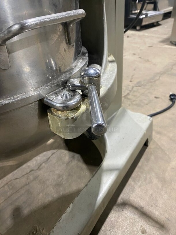 Globe Metal Commercial Floor Style 30 Quart Planetary Dough Mixer w/ Stainless Steel Mixing Bowl, Paddle! MODEL SP30 SN:73 115V  - Image 8 of 12