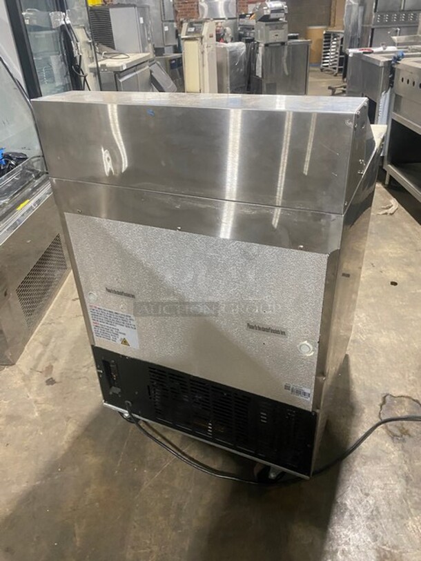 LATE MODEL! Avantco Refrigerated Commercial Sandwich/Salad Prep Table! With Commercial Cutting Board! With Poly Shelf! With Single Door Underneath Storage Space! All Stainless Steel! On Casters! 115V 1 Phase! Model 178APT27HC! Working When Removed! - Image 4 of 9