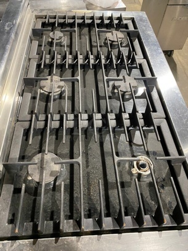 Electrolux 6 Burner Stove! With Back Splash! With 2 Oven Underneath! Metal Oven Racks! All Stainless Steel! Model: E48DF76EPS SN: CF11800017 240V - Image 5 of 12