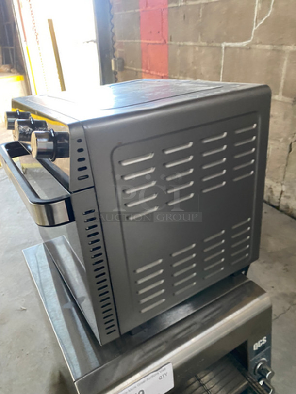 Oster Countertop Air Fryer Oven/ Grill Pan! With View Through Door! With Metal Rack! Model: TSSTTVMAF1 120V 60HZ - Image 3 of 8