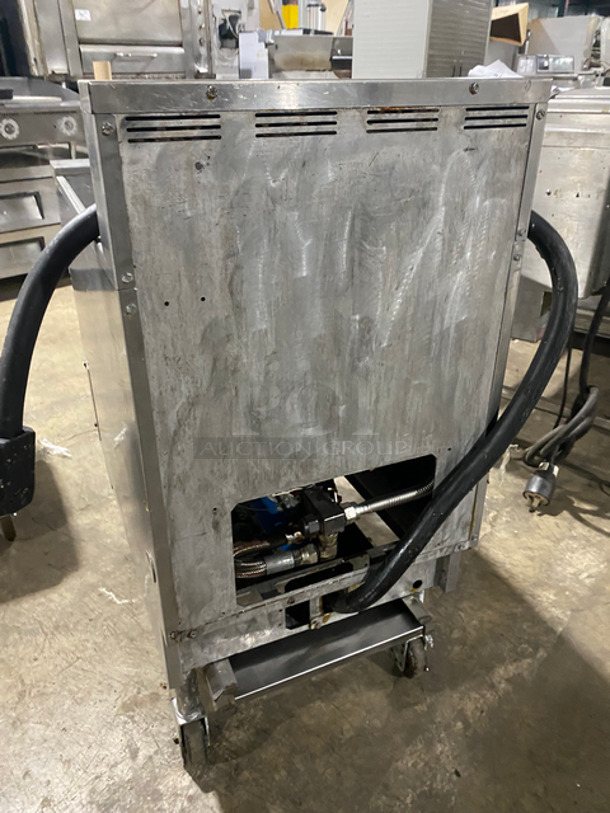Pitco Frialator Commercial Electric Powered Deep Fat Fryer! With Backsplash! All Stainless Steel! Front Legs And Back Casters! Model: SEF184 SN: E08FA018388 208V 60HZ - Image 4 of 9