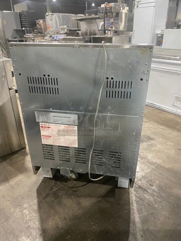 Electrolux 4 Burner Stove! With Back Splash! With Oven Underneath! Metal Oven Racks! All Stainless Steel! Model: E30GF74HPS1 SN: NF83812153 - Image 3 of 12