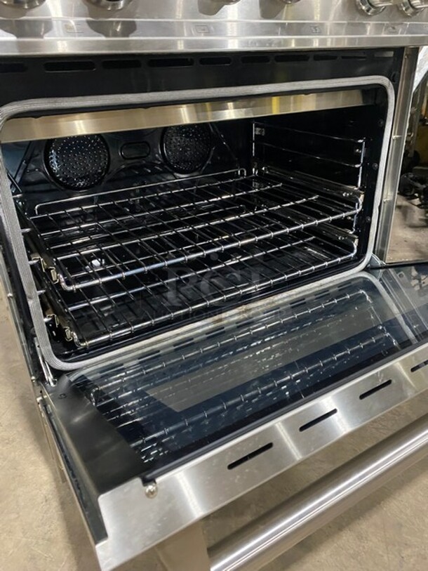 Zline Commercial Gas Powered 4 Burner Stove! With Oven Underneath! Stainless Steel! On Legs! MODEL RG30 SN: RG30GE2205022602 120V - Image 6 of 10