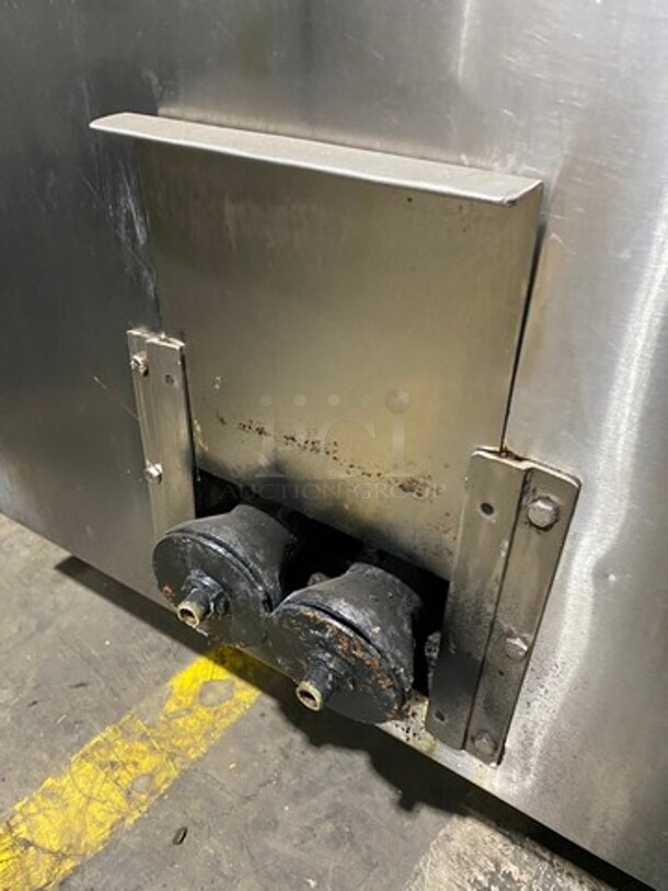 WOW! Munnilal Tandoors Commercial Gas Powered Tandoor Oven! With Lid! Solid Stainless Steel! On Casters! Model: SSC34 - Image 7 of 9