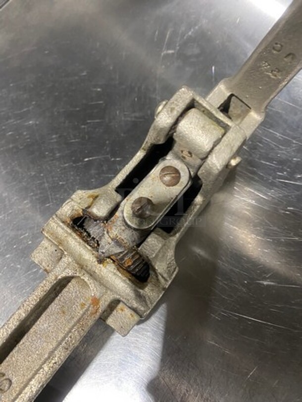 Stainless Steel Commercial Manual Can Opener! - Image 3 of 5