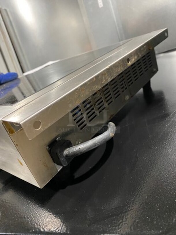 Waring Commercial Countertop Electric Powered Single Burner Induction Range! Model: WIH400 SN: 141205 120V - Image 4 of 7