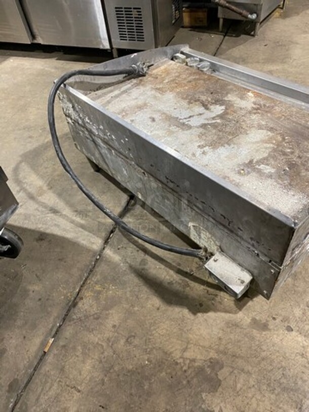 Star Max Commercial Countertop Electric Powered Flat Top Griddle! With Back And Side Splashes! All Stainless Steel! On Small Legs! - Image 3 of 7