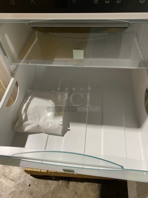 NICE! SCRATCH-N-DENT! Liebherr Commercial Undercounter/ Countertop Single Door Freezer! With Poly Shelves! Model: LFBFS05W1HC SN: 840290067 115V - Image 7 of 11