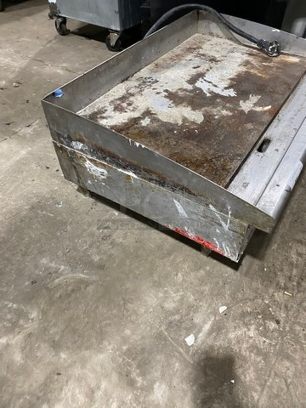 Star Max Commercial Countertop Electric Powered Flat Top Griddle! With Back And Side Splashes! All Stainless Steel! On Small Legs! - Image 3 of 8