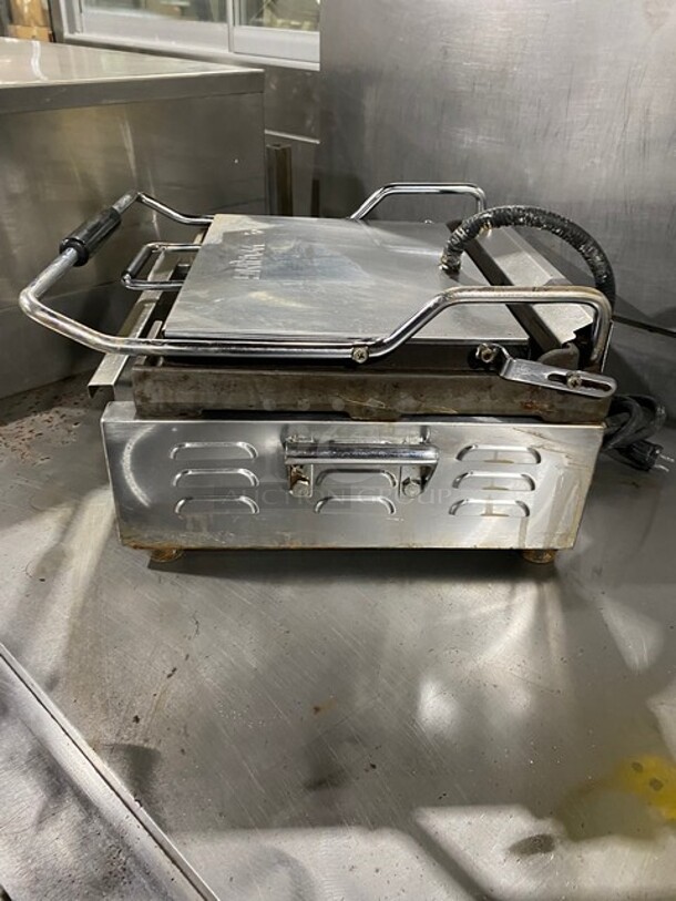 Waring Commercial Countertop Panini/Sandwich Tostato Supremo Grill! All Stainless Steel! Press With Flat Surface! Model: WFG250 120V  - Image 3 of 8