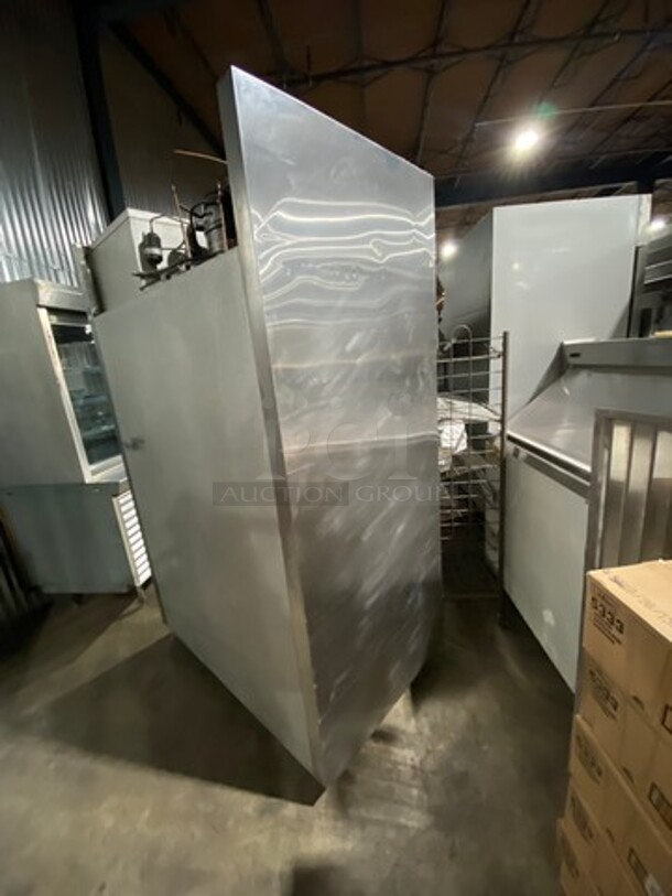 Traulsen Commercial 2 Door Reach In Cooler! With View Through Doors! With Racks! All Stainless Steel! On Casters! Model: RHT232NUTFHG SN: T46157E03 115V 60HZ 1 Phase - Image 4 of 12