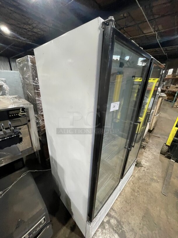 Master Bilt Commercial 2 Door Reach In Refrigerator Merchandiser! With Poly Coated Racks! 115V 1 Phase! Model: BMG-48 SN: 012727! - Image 3 of 9