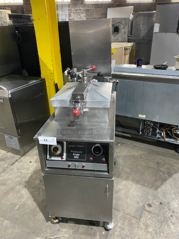 Henny Penny Pressure Fryer 500! With Frying Basket! Electric! All Stainless Steel! On Casters! Model: 500 SN: EB051HH 208V 60HZ 3 Phase