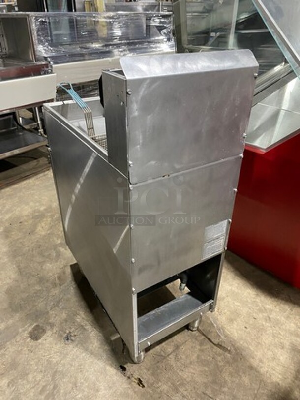 American Range Commercial Natural Gas Powered Deep Fat Fryer! With 2 Metal Frying Baskets! With Backsplash! All Stainless Steel! On Legs! Model: AF50HE SN: 211020FO351 - Image 3 of 11