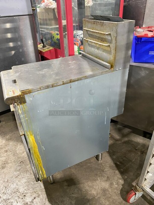 LATE MODEL! 2020 Avantco Commercial Gas Powered Deep Fat Fryer! All Stainless Steel! On Legs! Model: FF400 SN: 20050442VA - Image 3 of 8
