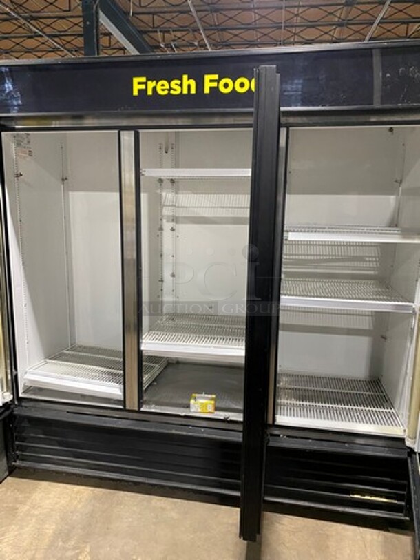True Commercial 3 Door Reach In Cooler Merchandiser! With View Through Doors! Poly Coated Racks! Model: GDM72 SN: 14388341 115V 60HZ 1 Phase - Image 4 of 8