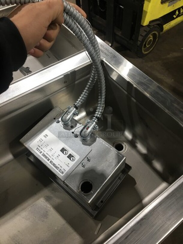 FAB! NEW OUT OF THE BOX! Hatco Commercial Countertop 2 Well Food Warmer! All Stainless Steel! Model: HWBI2M SN: 3772141822 208V 60HZ 1 Phase - Image 5 of 6