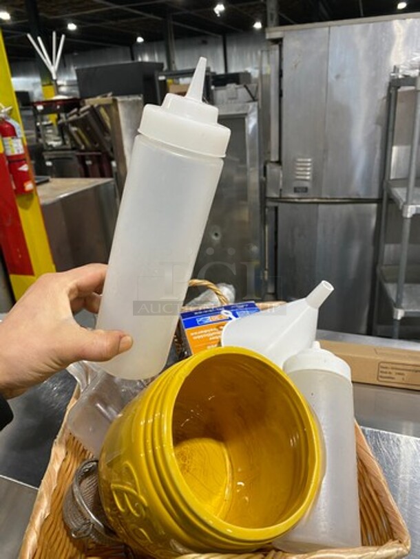 ALL ONE MONEY! MISCELLANEOUS! Includes Squeeze Bottles, Small Strainer, Ice Scoop And More! - Image 7 of 9