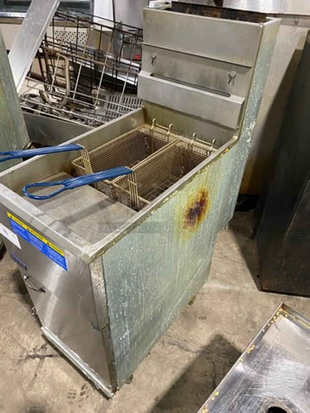 Pitco Frialator Commercial Natural Gas Powered Deep Fat Fryer! With 2 Metal Frying Baskets! All Stainless Steel! On Legs! Model: 45C SN: G18MB085404 - Image 3 of 9