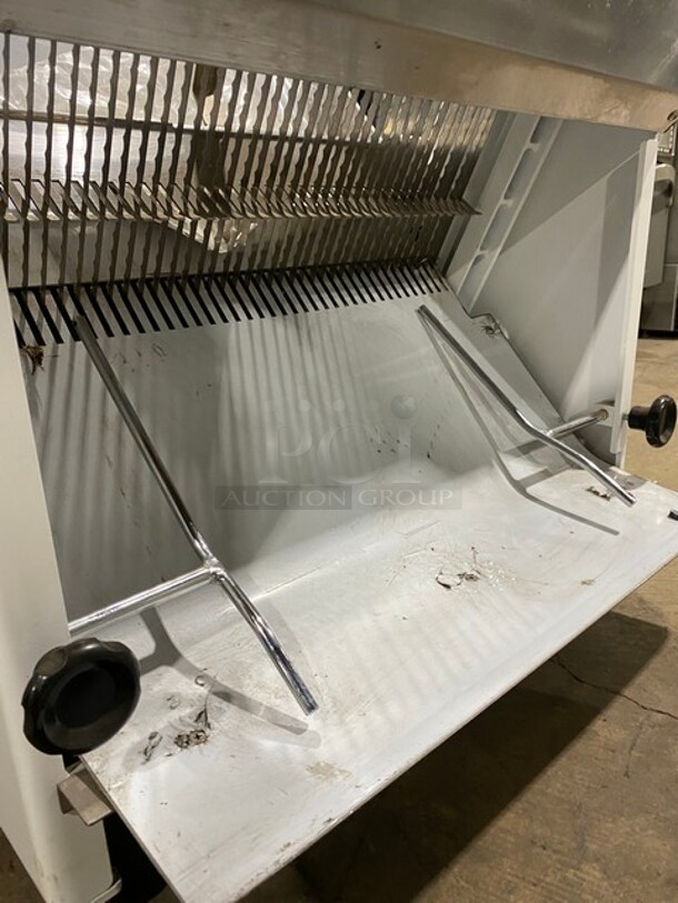 Two Thousand Commercial Countertop Bread Loaf Slicer! Model: TTD7B 110V 60HZ 1 Phase - Image 6 of 9