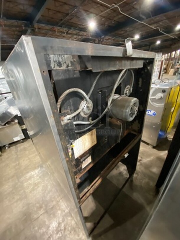 Blodgett Commercial Single Deck Convection Oven! With View Through Doors! Metal Oven Racks! With Closed Storage Space Underneath! All Stainless Steel! On Legs! - Image 4 of 9